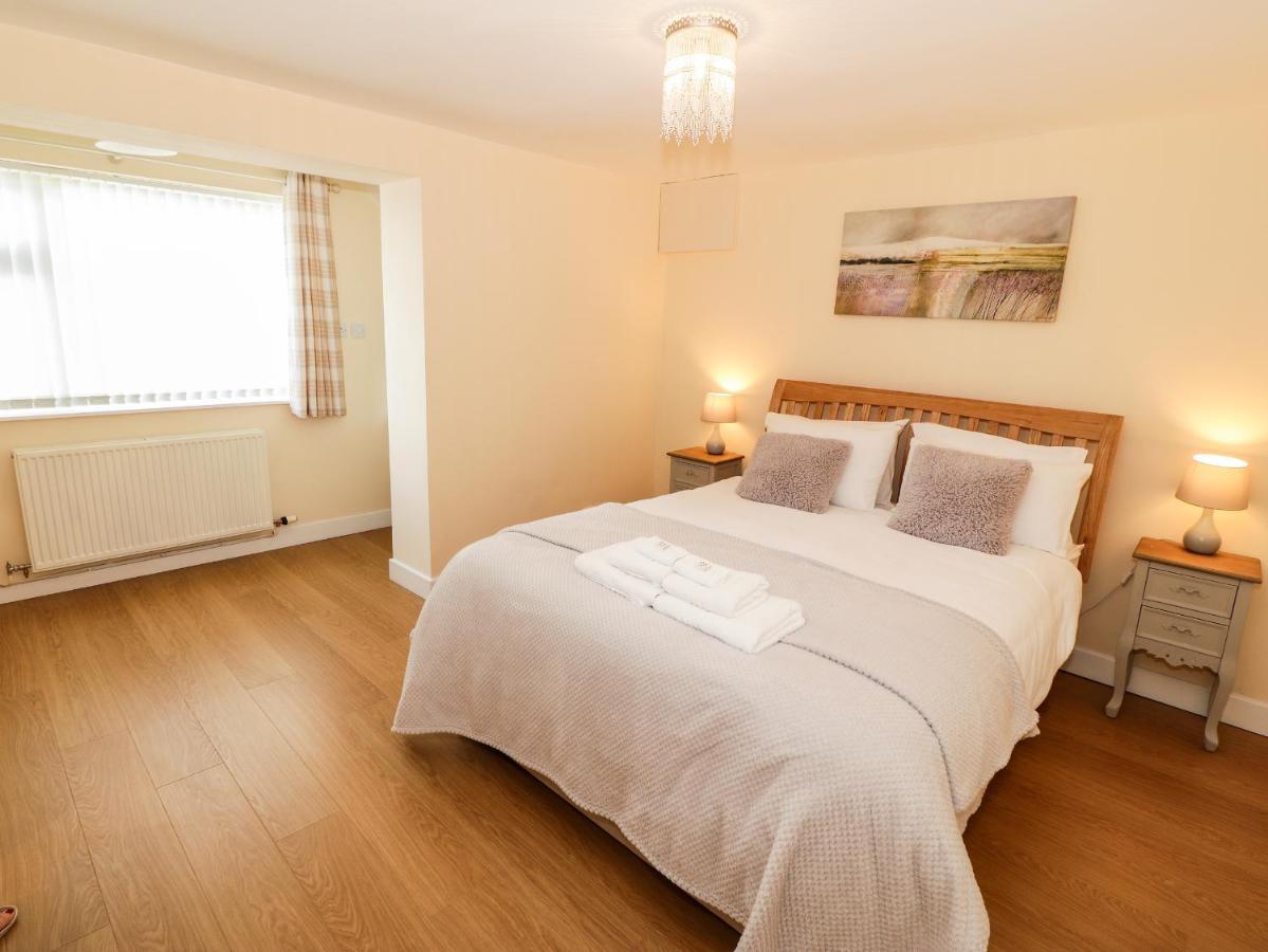 Llain Mai Apartment Llangefni Bagian luar foto