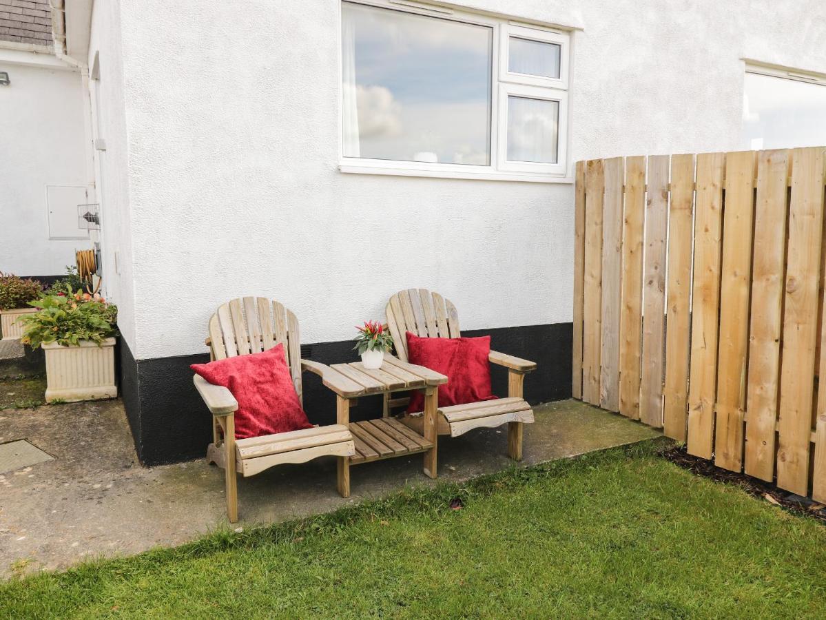 Llain Mai Apartment Llangefni Bagian luar foto