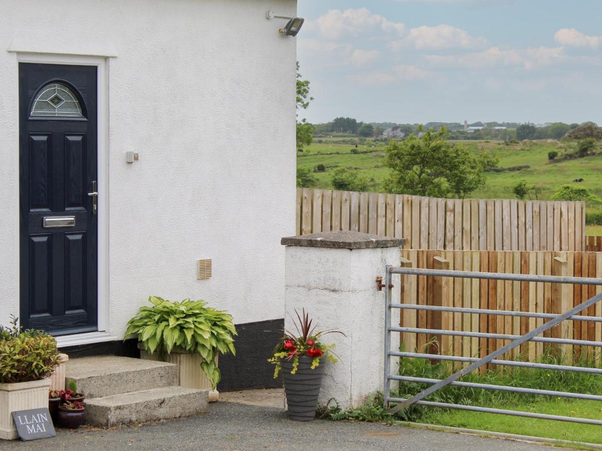 Llain Mai Apartment Llangefni Bagian luar foto
