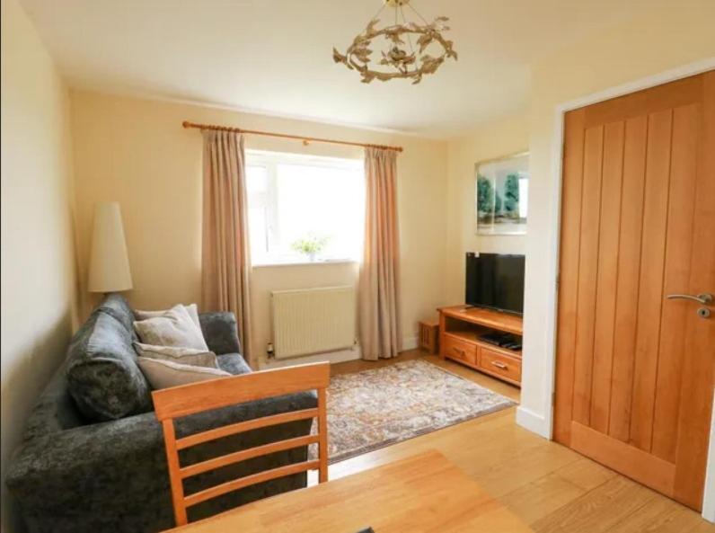 Llain Mai Apartment Llangefni Bagian luar foto