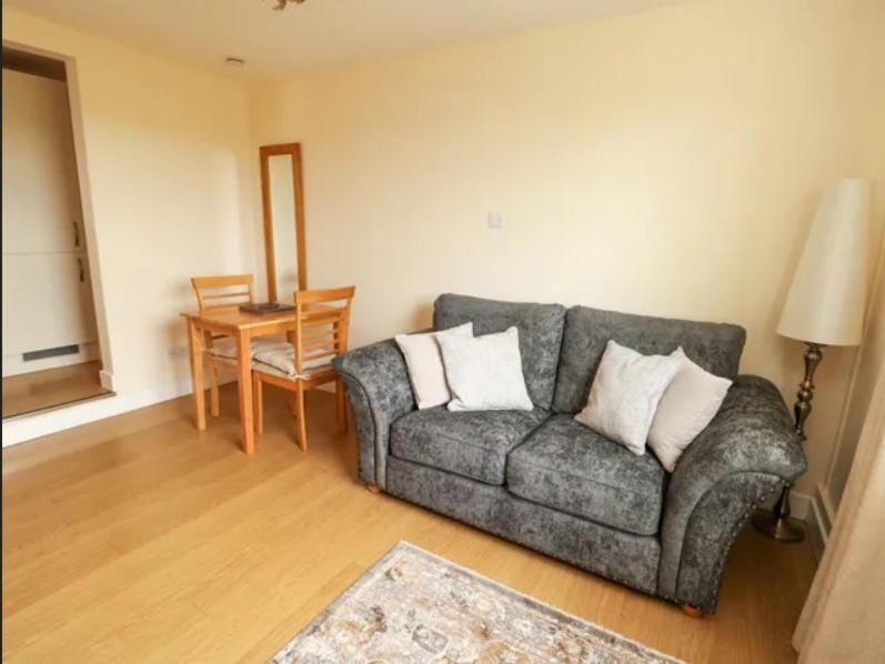 Llain Mai Apartment Llangefni Bagian luar foto