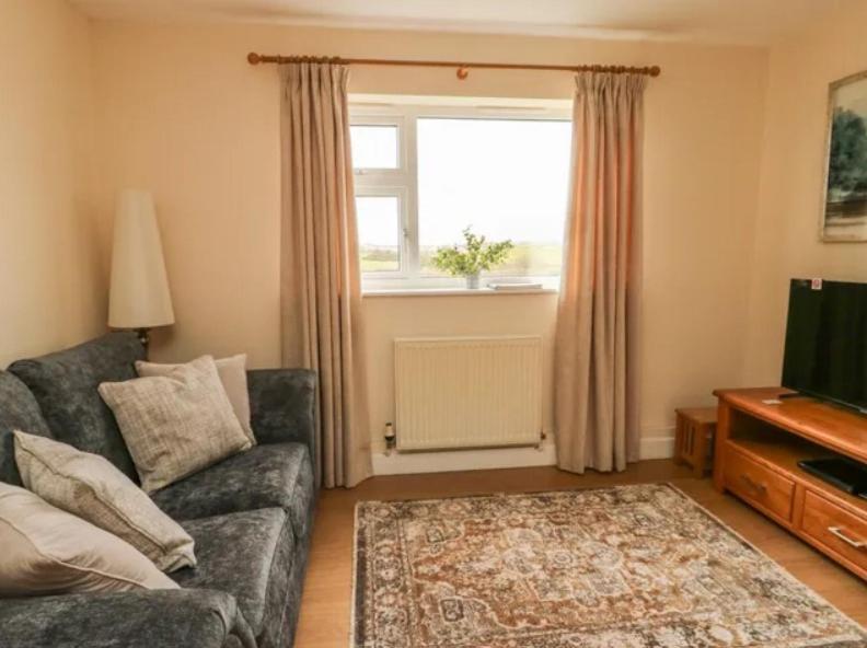Llain Mai Apartment Llangefni Bagian luar foto
