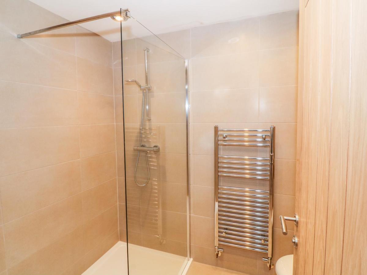 Llain Mai Apartment Llangefni Bagian luar foto